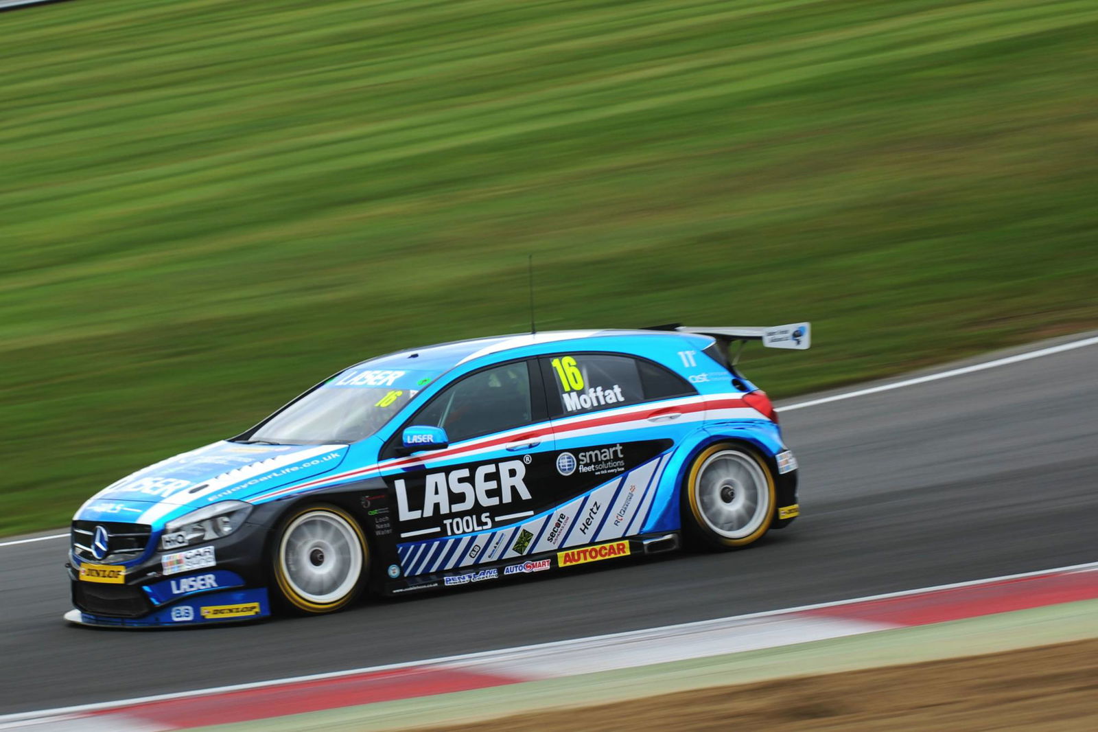Moffat wins damp opener, Sutton closes in on title