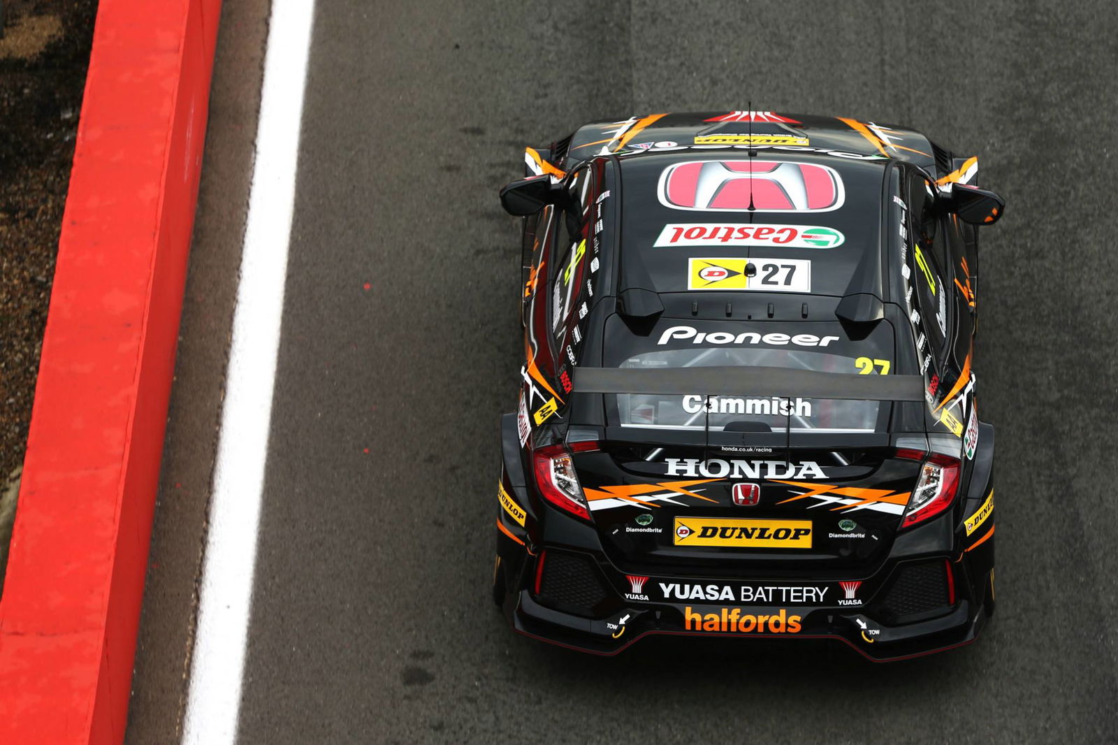 Cook holds off Cammish for maiden BTCC win