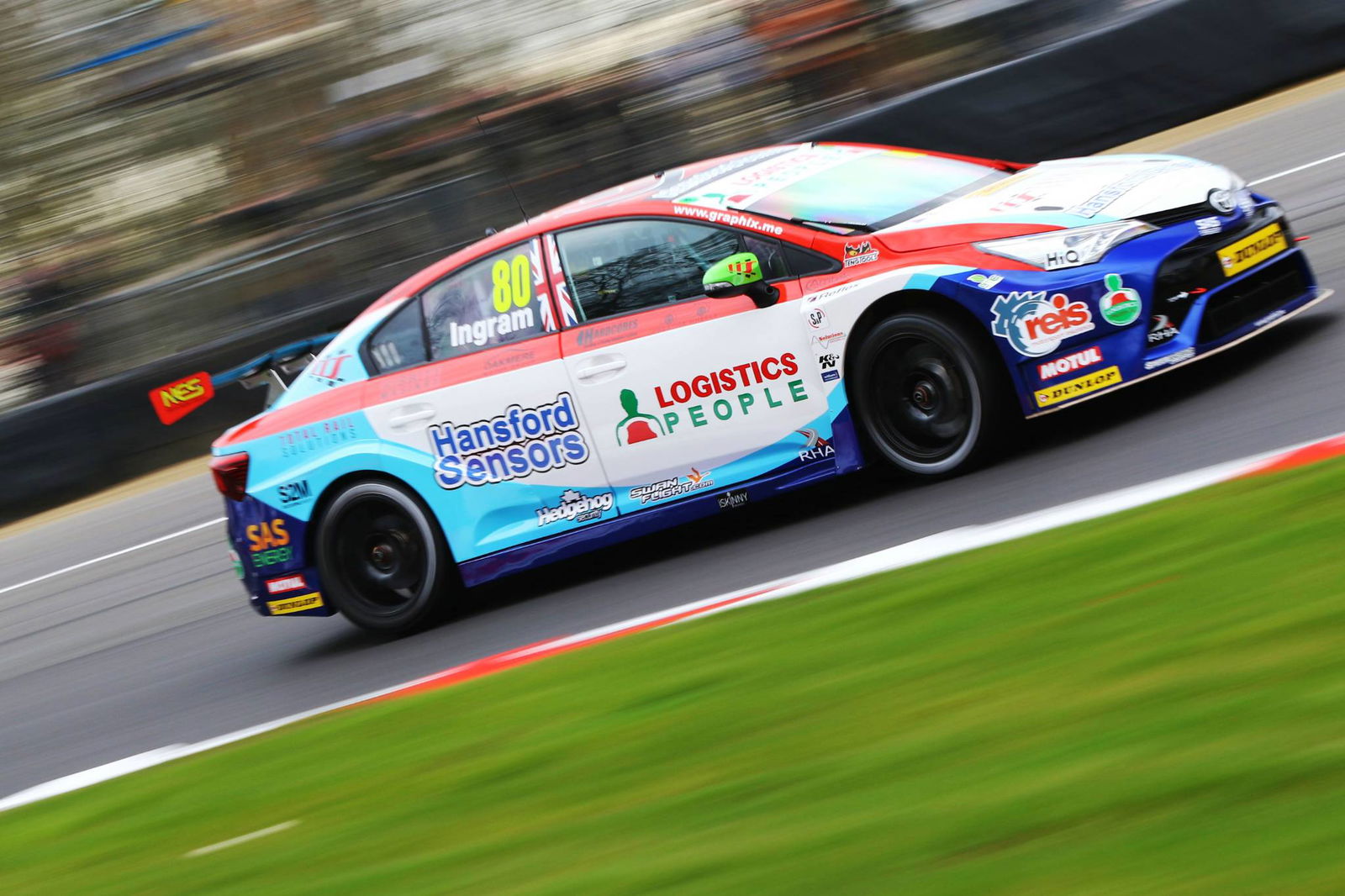Ingram bounces back from qualifying struggle to seize early points lead