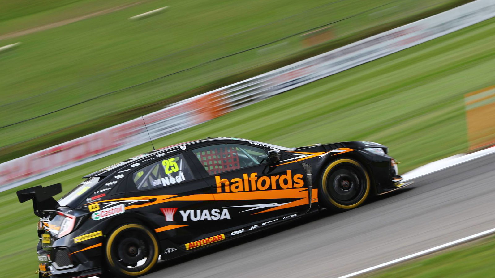Neal takes record breaking Thruxton BTCC pole