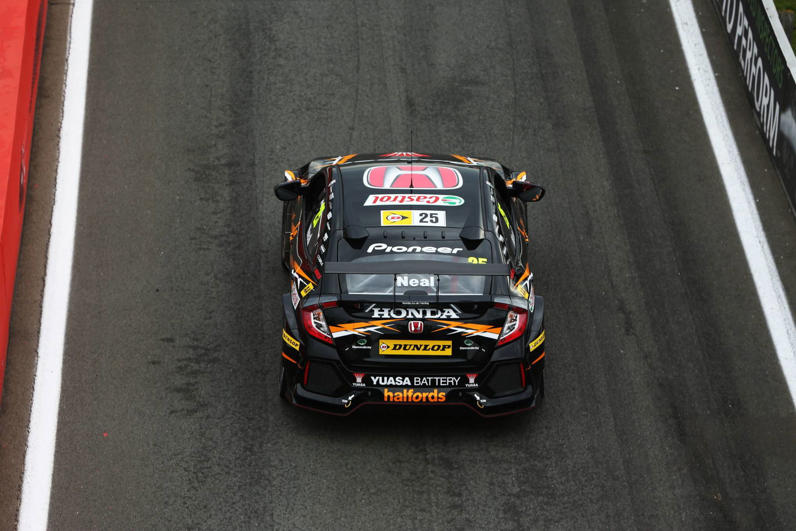 Neal takes record breaking Thruxton BTCC pole