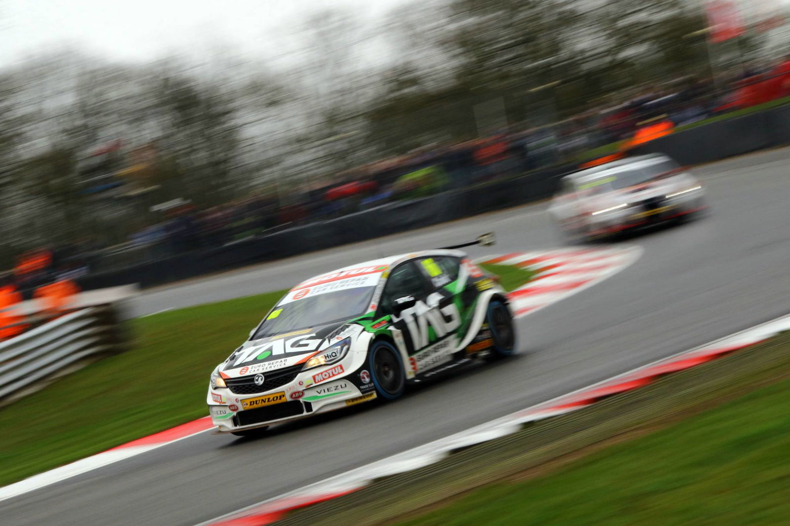 Cook holds off Cammish for maiden BTCC win