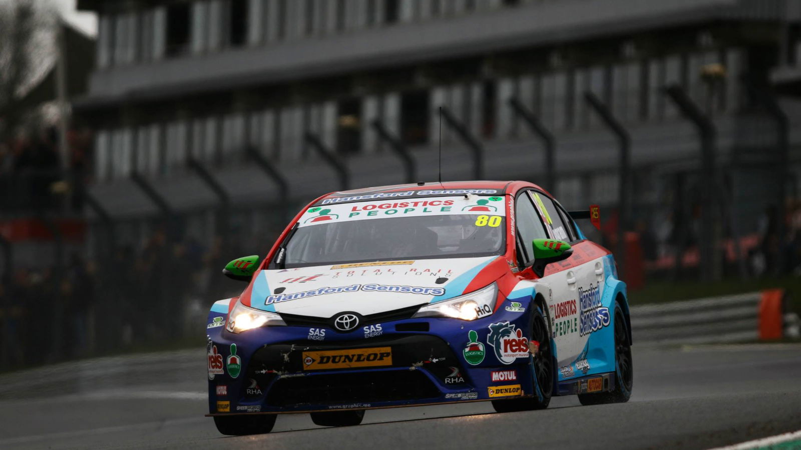 Ingram bounces back from qualifying struggle to seize early points lead