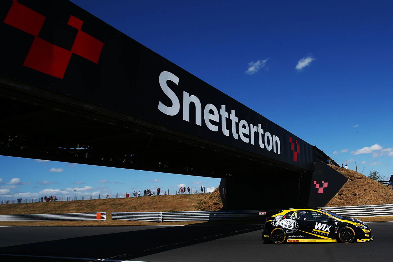 Zamparelli takes convincing win in damp conditions