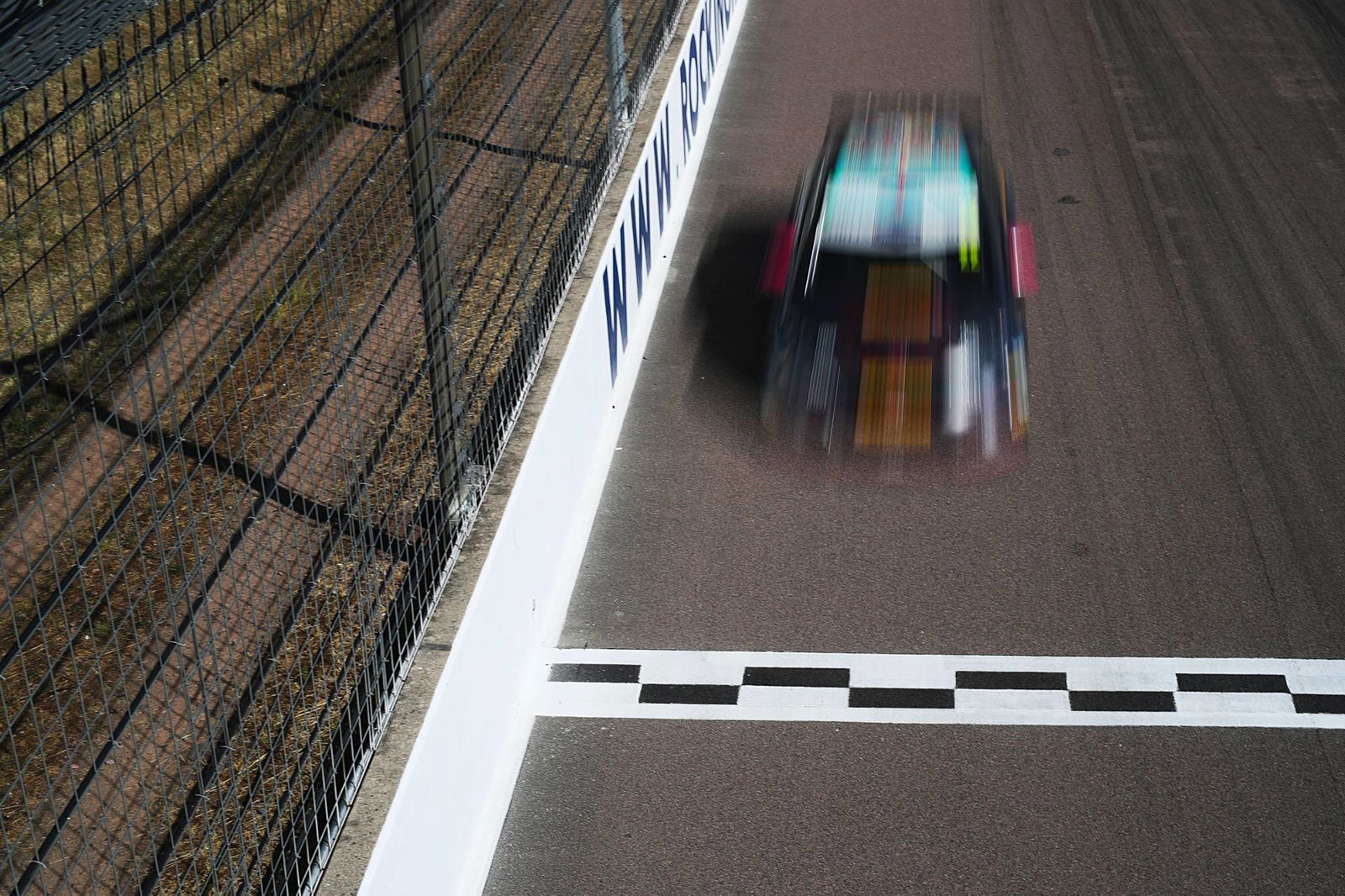 Sutton reignites title challenge with Rockingham win