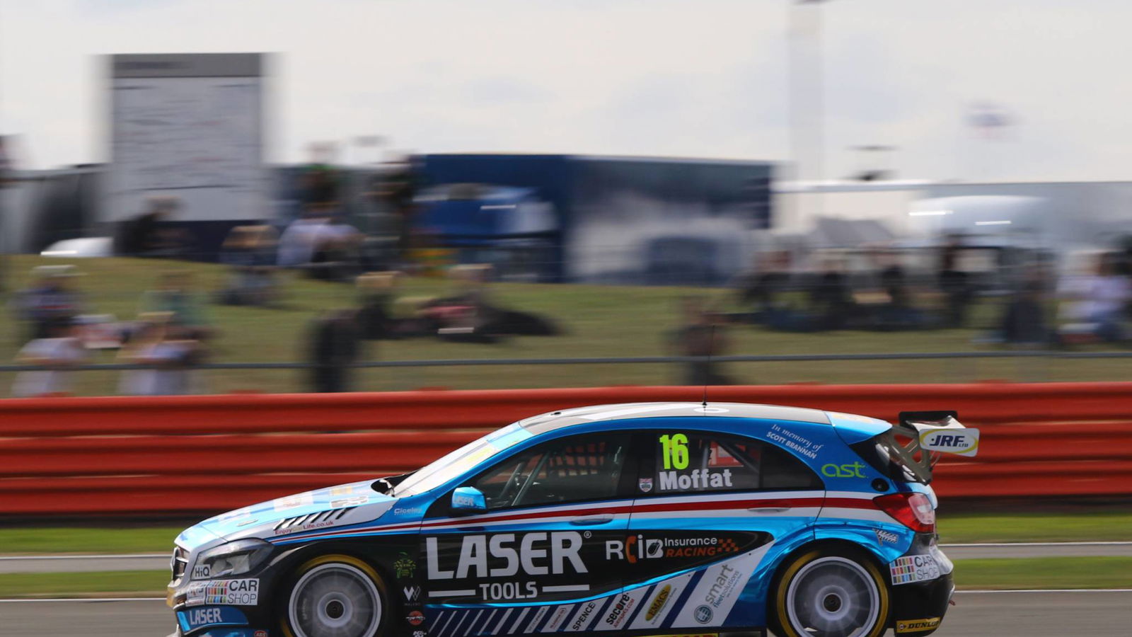 Moffat wins classic reverse grid Silverstone race