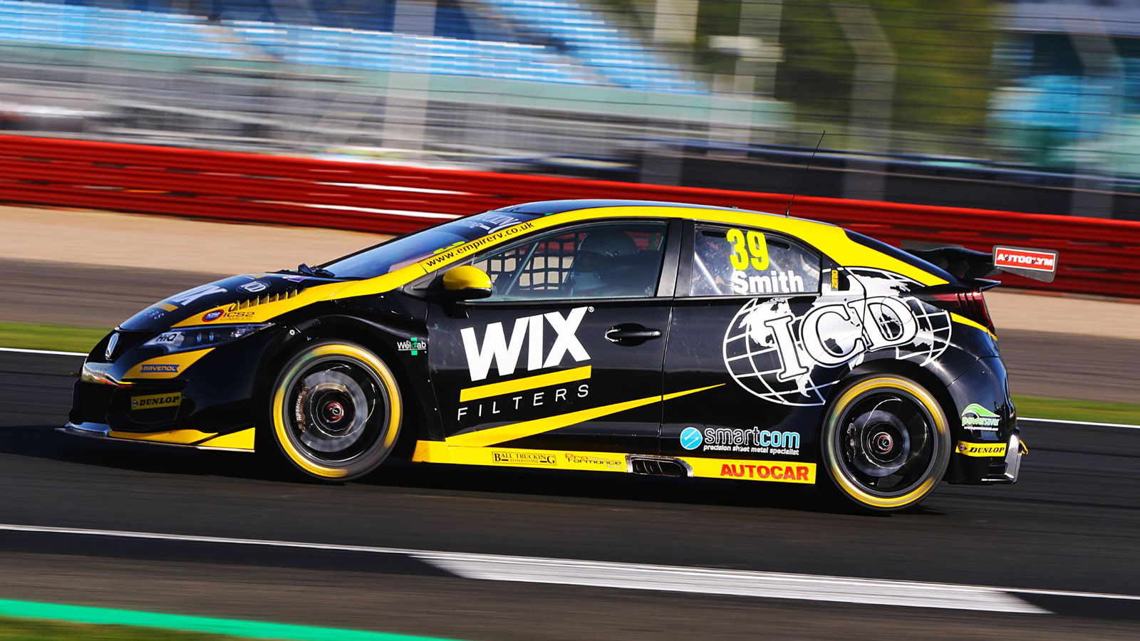 Smith beats Cammish for maiden BTCC pole