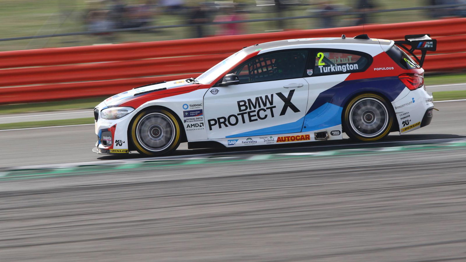Turkington preserves BTCC lead ahead of finale