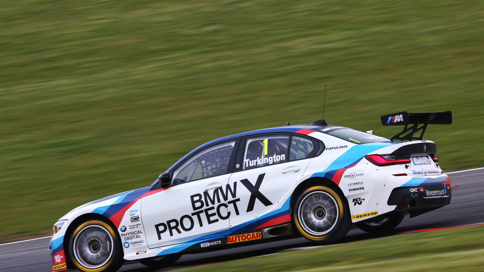 Turkington clinches first pole for new 3 Series