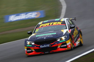 Jordan quickest in damp opening practice