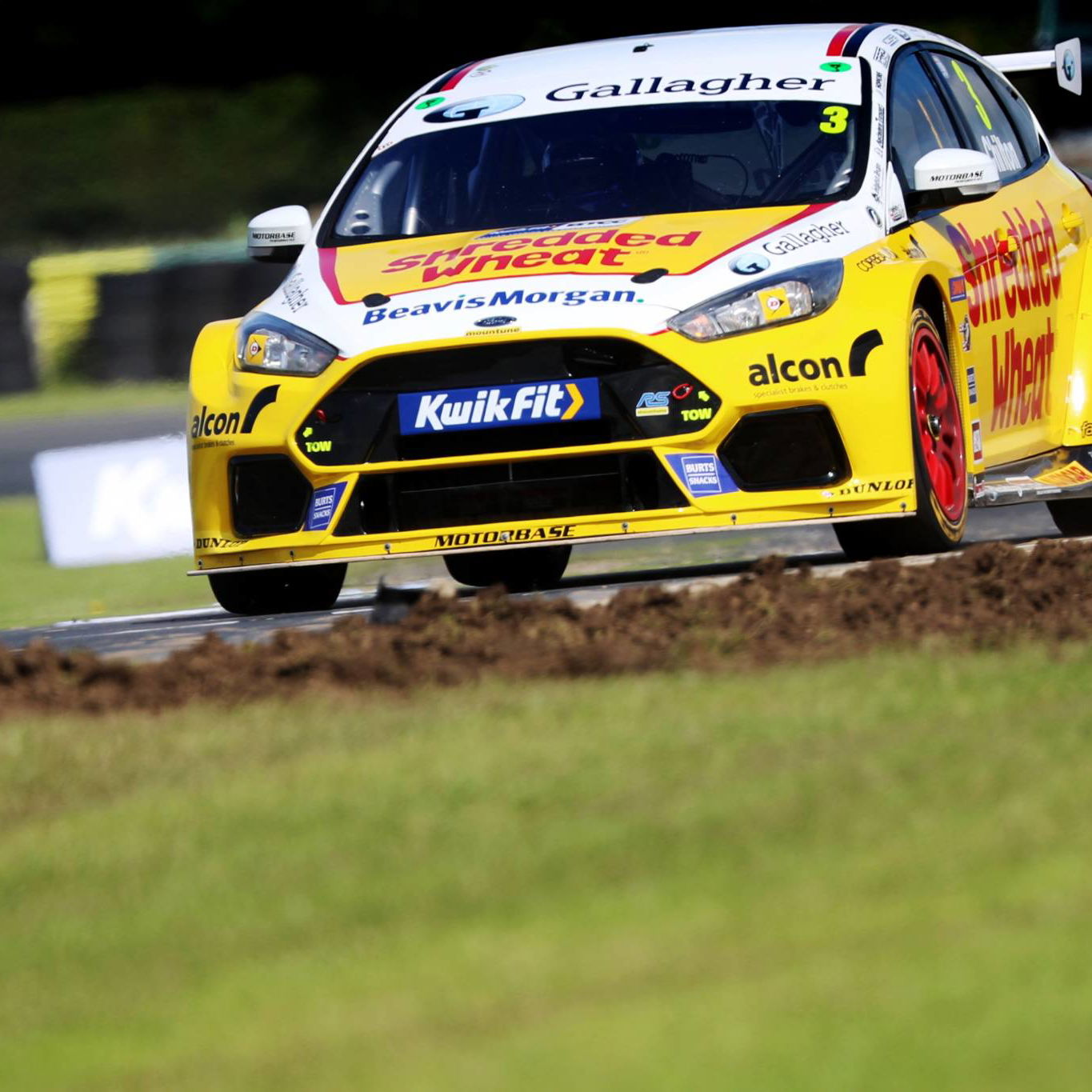 Neal, Thompson & Chilton win at Silverstone.