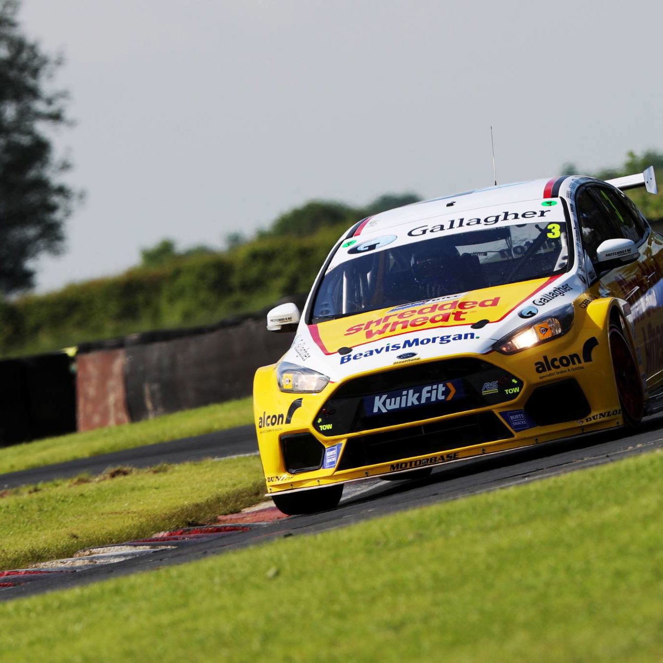 Neal, Thompson & Chilton win at Silverstone.