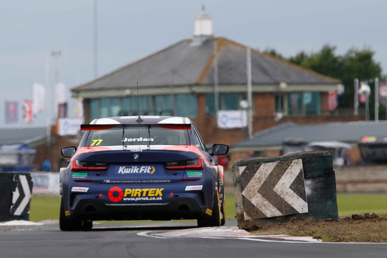 Jordan aiming to 'claw points back' in title race