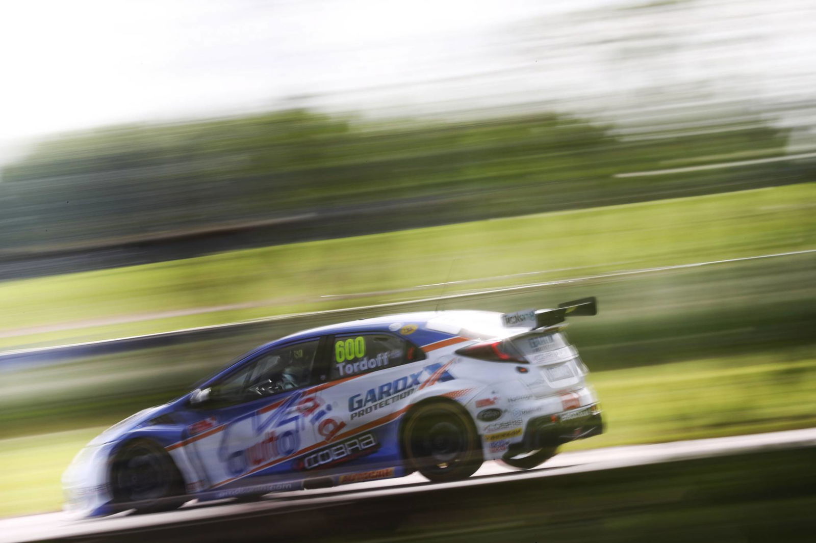 Tordoff edges Cammish in FP1 at Oulton Park