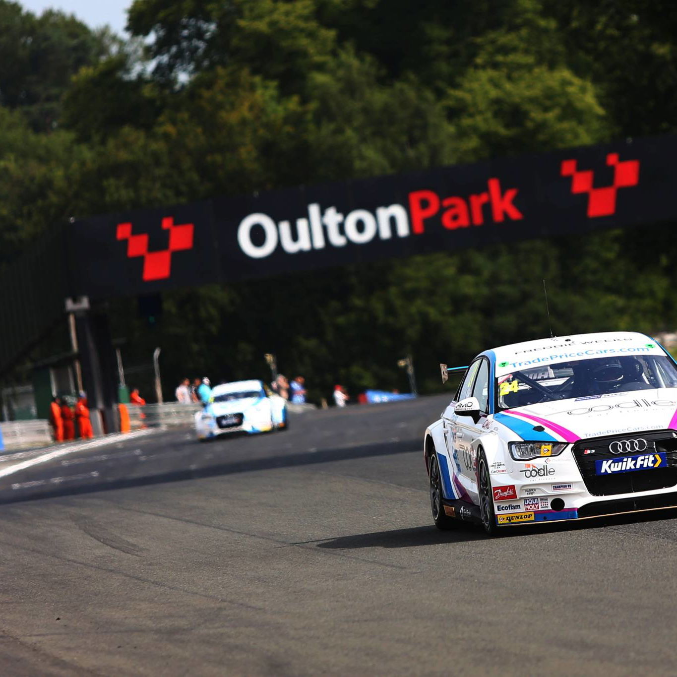 Blundell returns to racing with BTCC debut