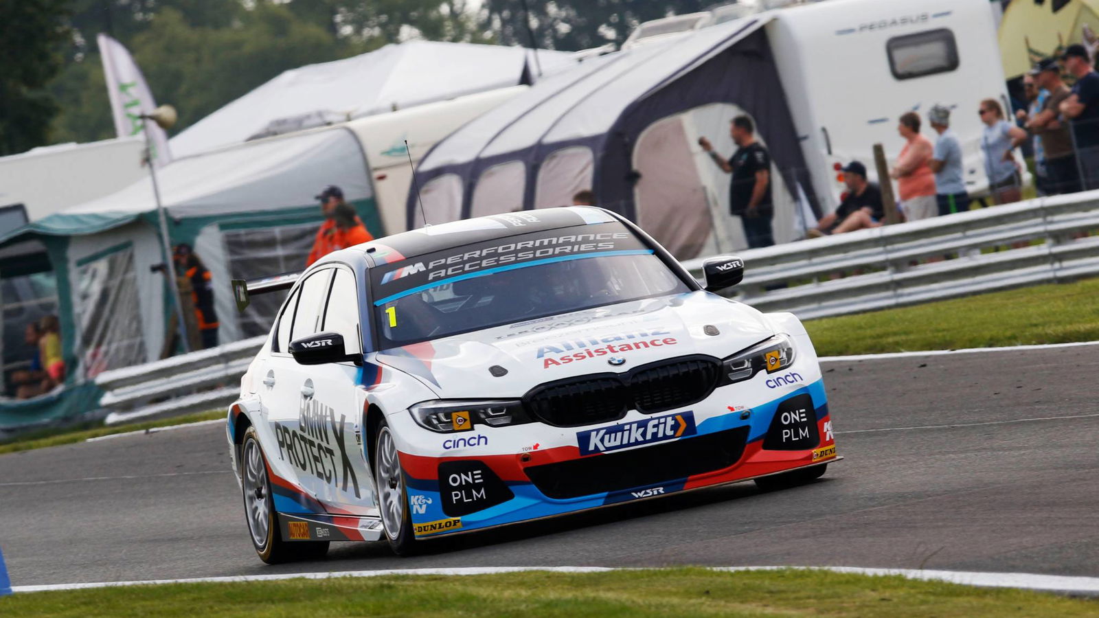 Turkington converts pole to win in Oulton opener