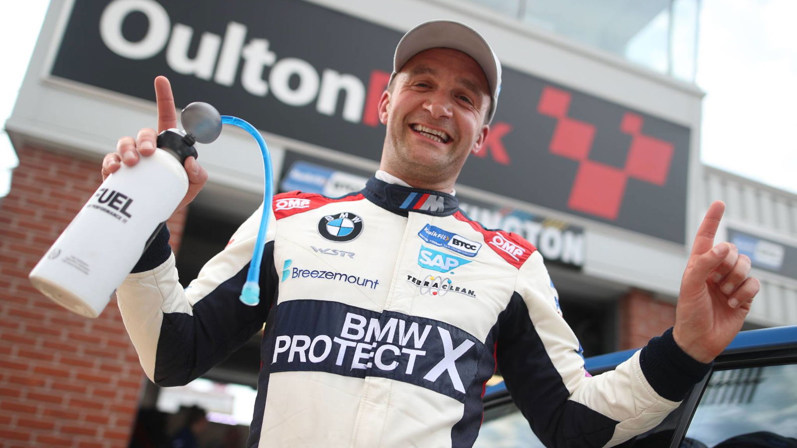 Turkington dominates for a 50th career BTCC win
