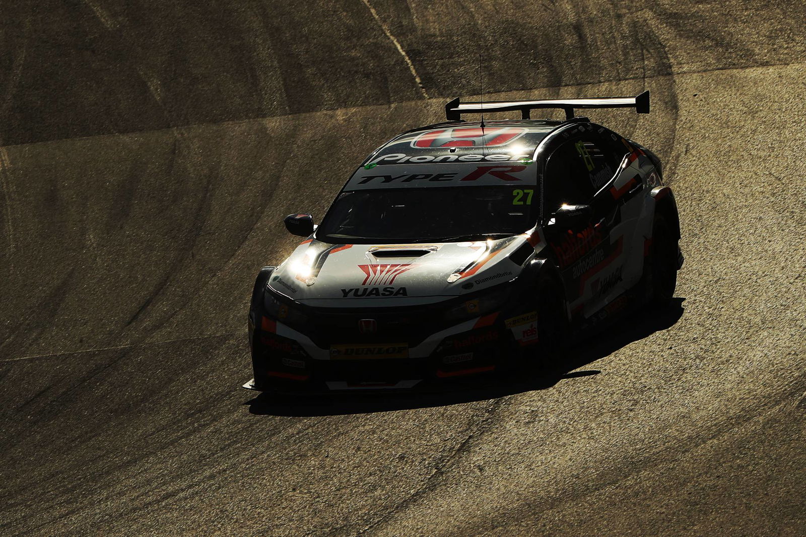 Cammish leads Plato in second BTCC practice