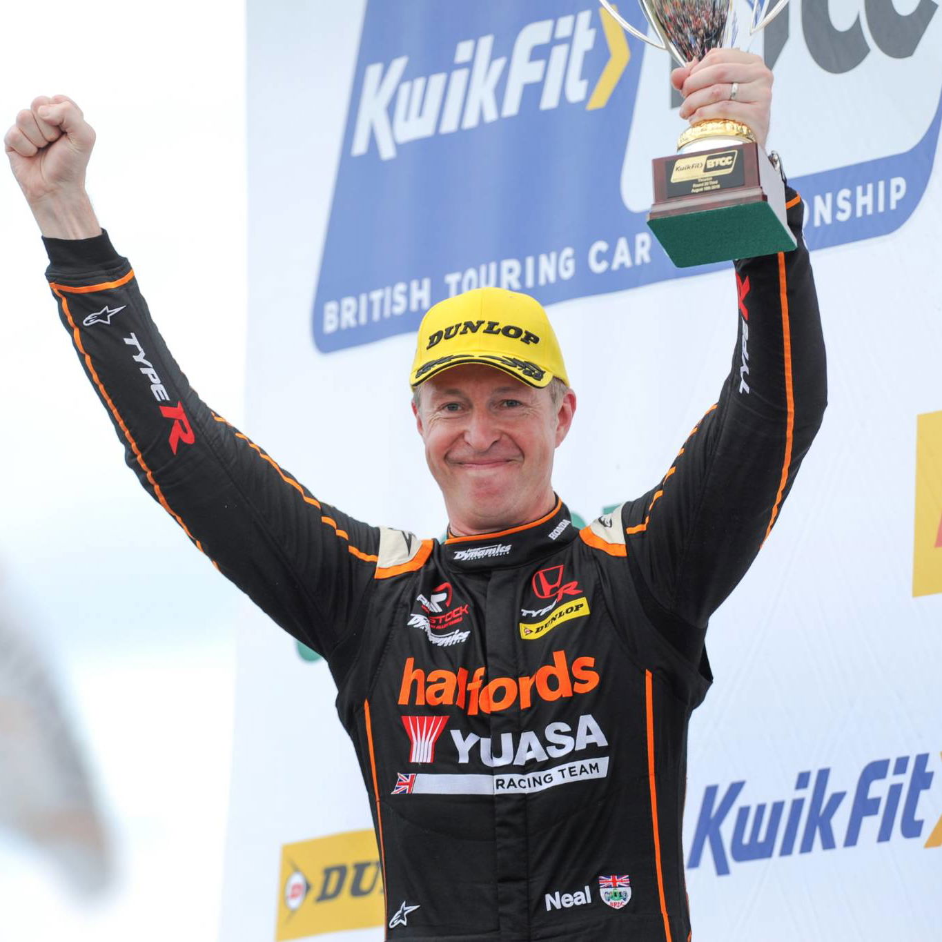 Neal narrowly beats Shedden to Thruxton pole