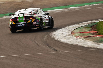 Turkington 'digs deep' to extend BTCC lead 