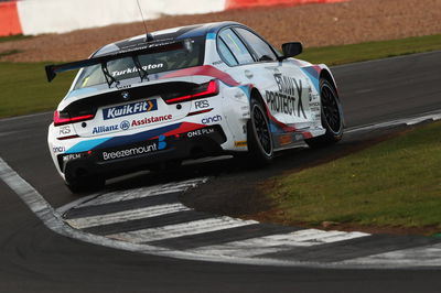 Turkington leads Cammish in greasy first practice