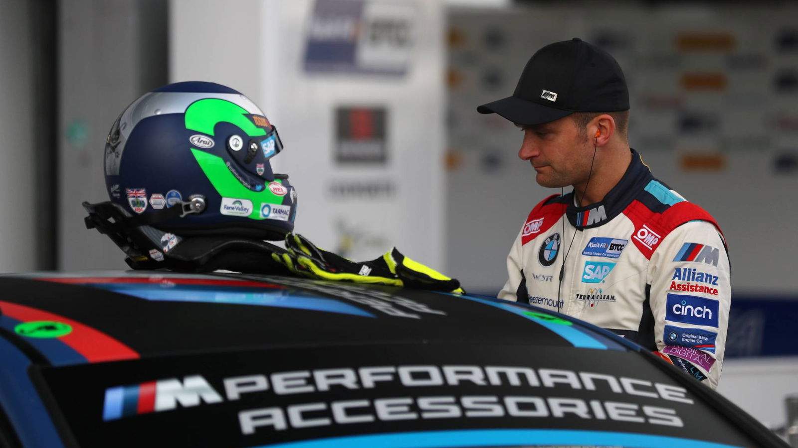 Turkington leads Cammish in greasy first practice