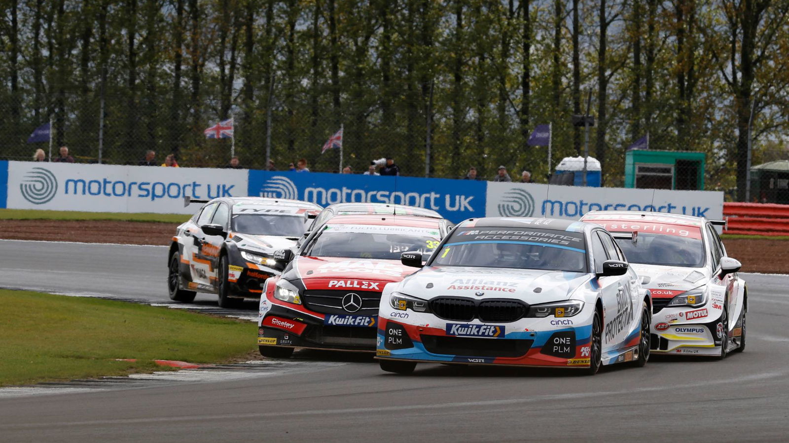 Turkington 'digs deep' to extend BTCC lead 