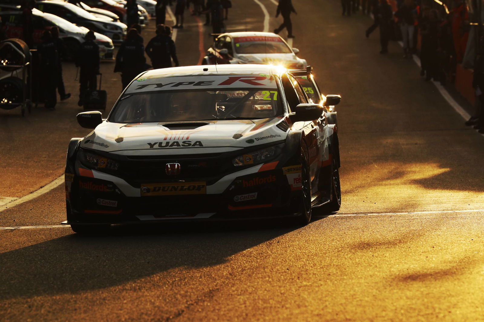 Jordan 'proud' to take BTCC title battle to the wire