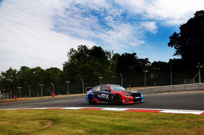 Oliphant fends off Sutton for first BTCC win 