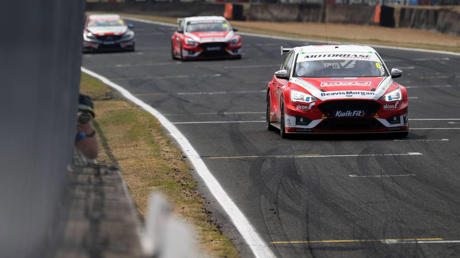 Butcher beats Cook to Oulton Park pole