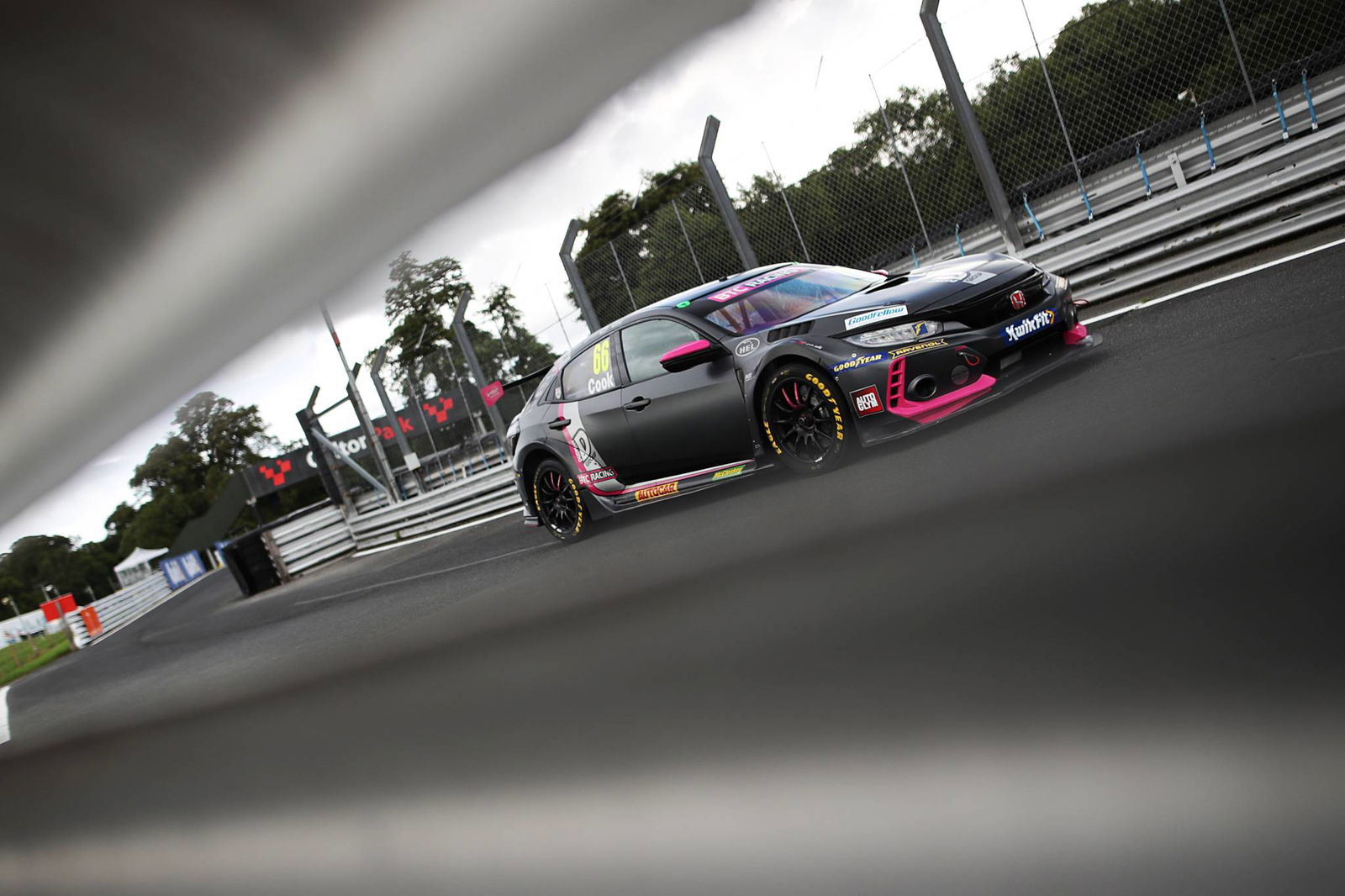 Butcher beats Cook to Oulton Park pole