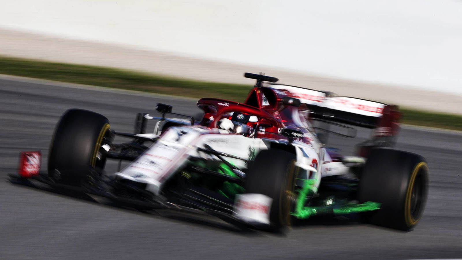 Raikkonen tops second day, Mercedes hits trouble