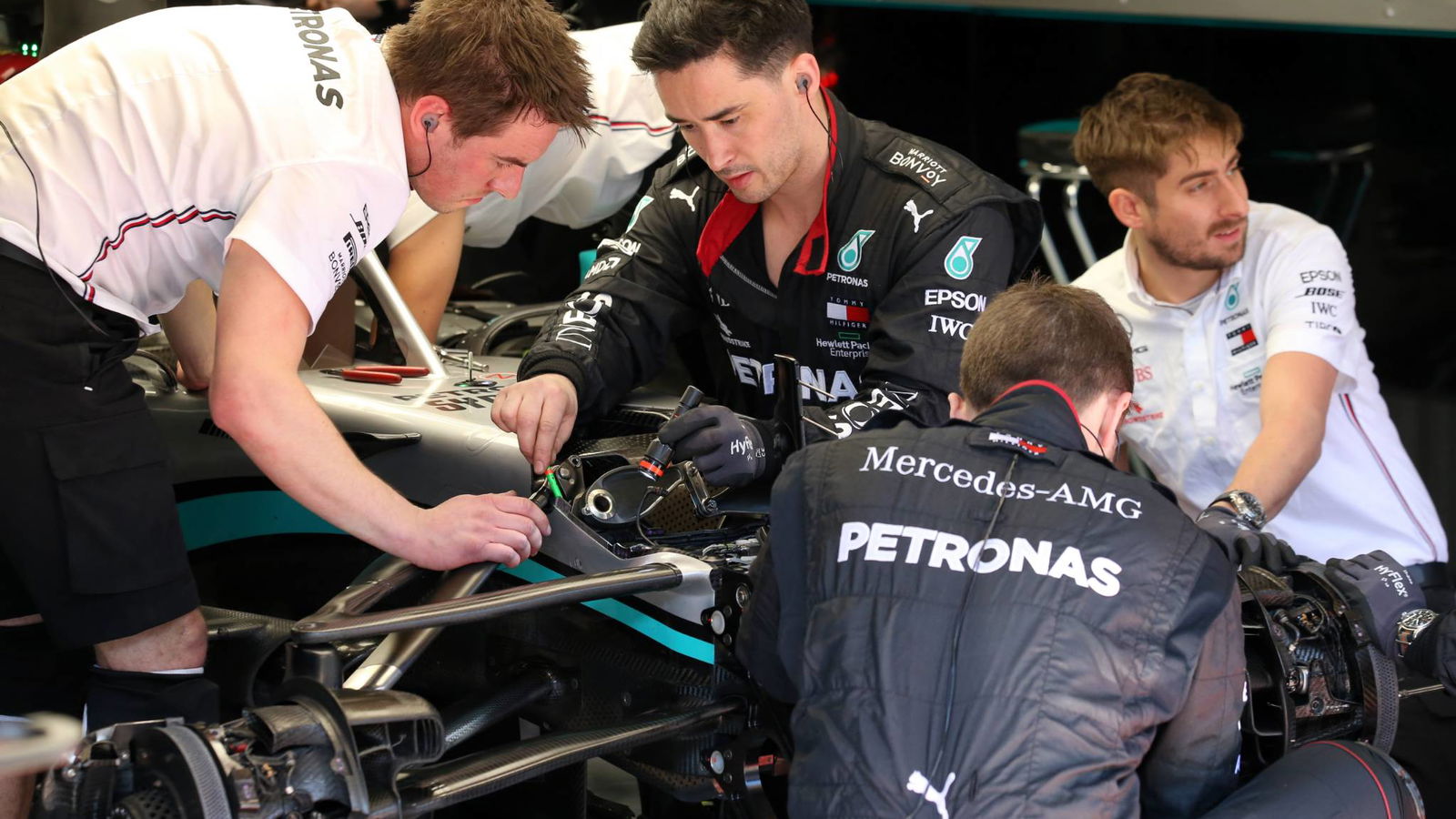 How Mercedes turned heads with DAS steering wheel