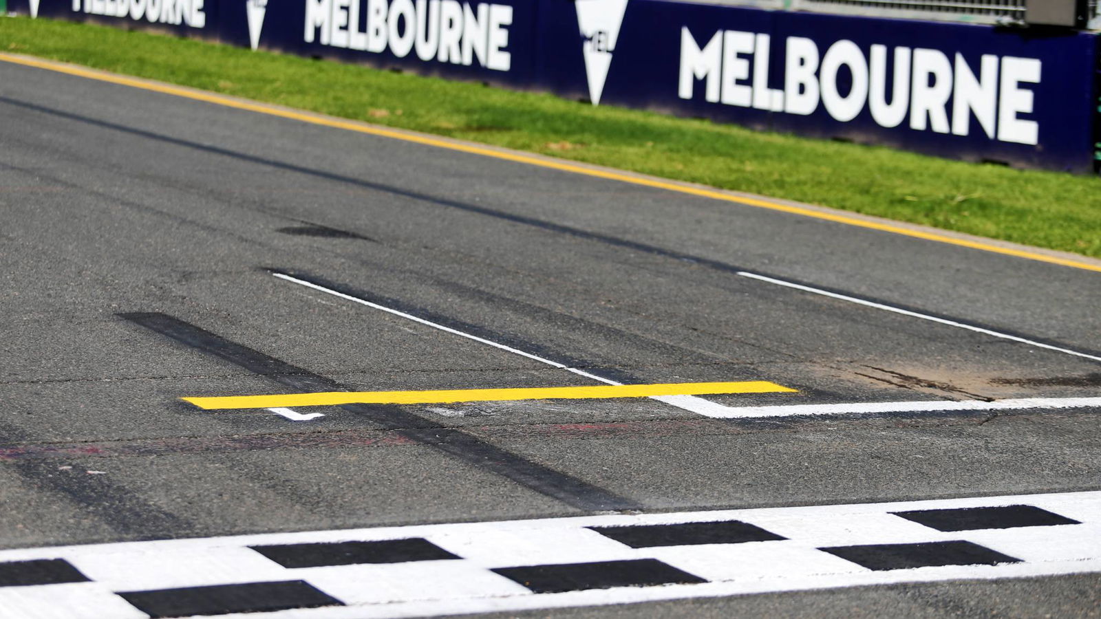 Australian GP organisers confirm nine people tested for coronavirus