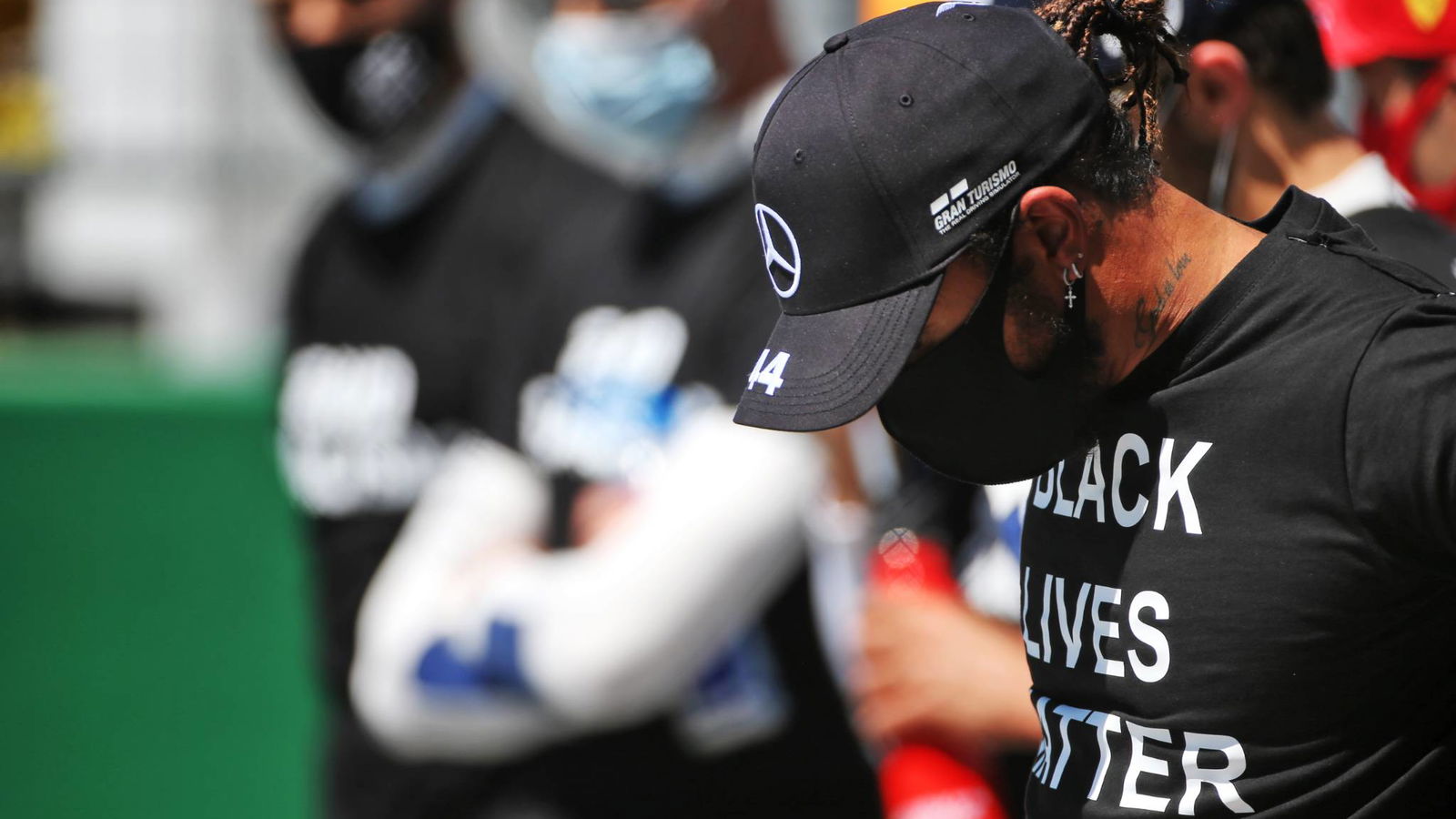 Hamilton lebih dari setengah jalan menuju larangan balapan F1