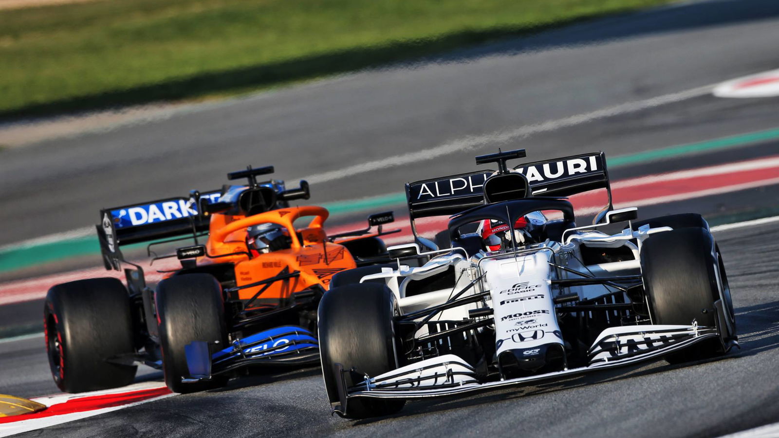 Sainz: Racing Point, AlphaTauri 'berbahaya' bagi McLaren