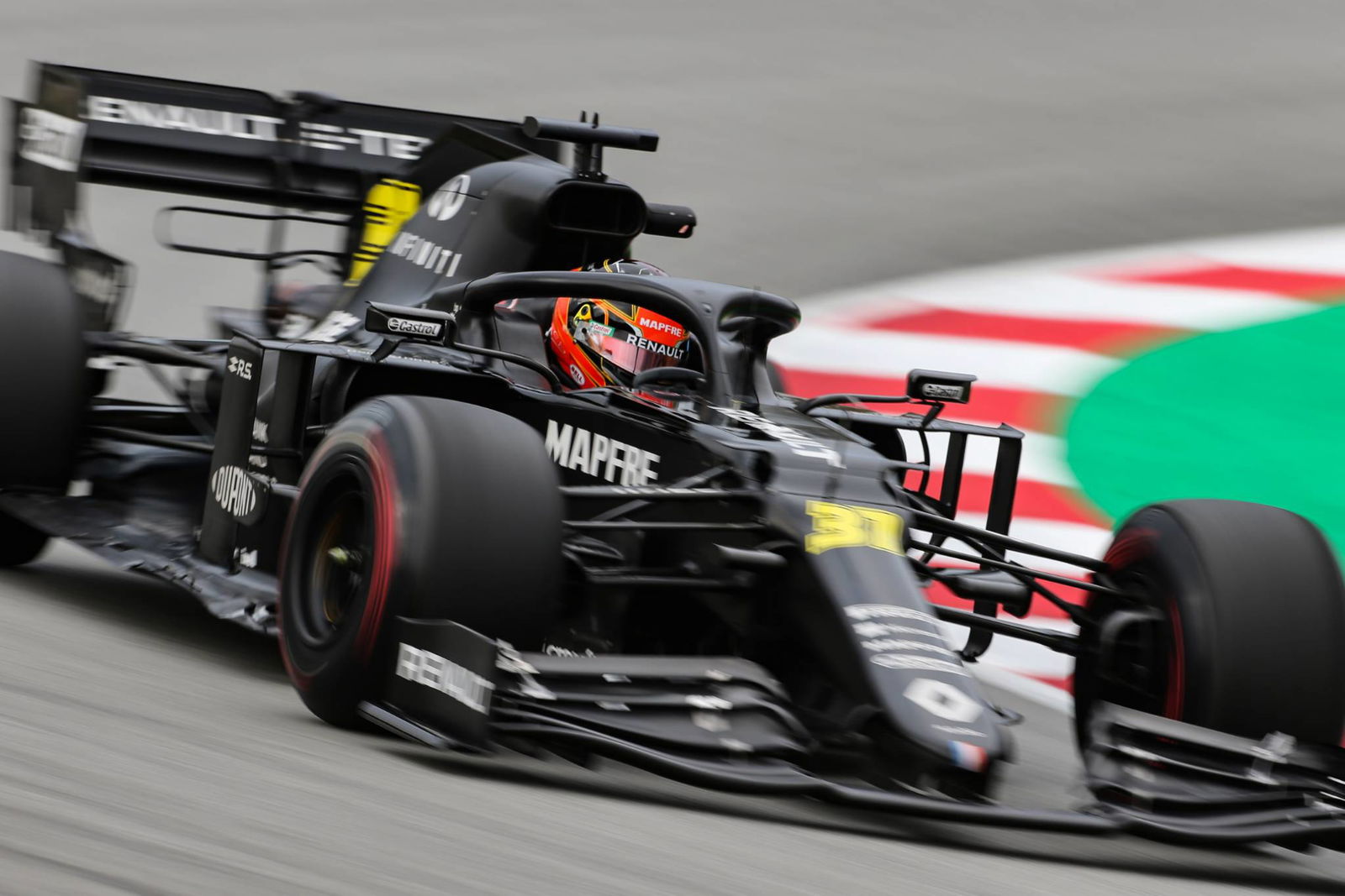 Daniel Ricciardo says 10-race F1 season would be “legit” 