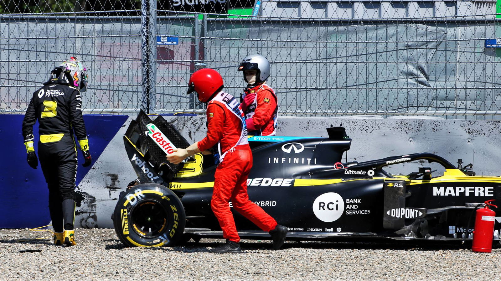 Ricciardo escapes injury in heavy F1 FP2 shunt, apologises to team