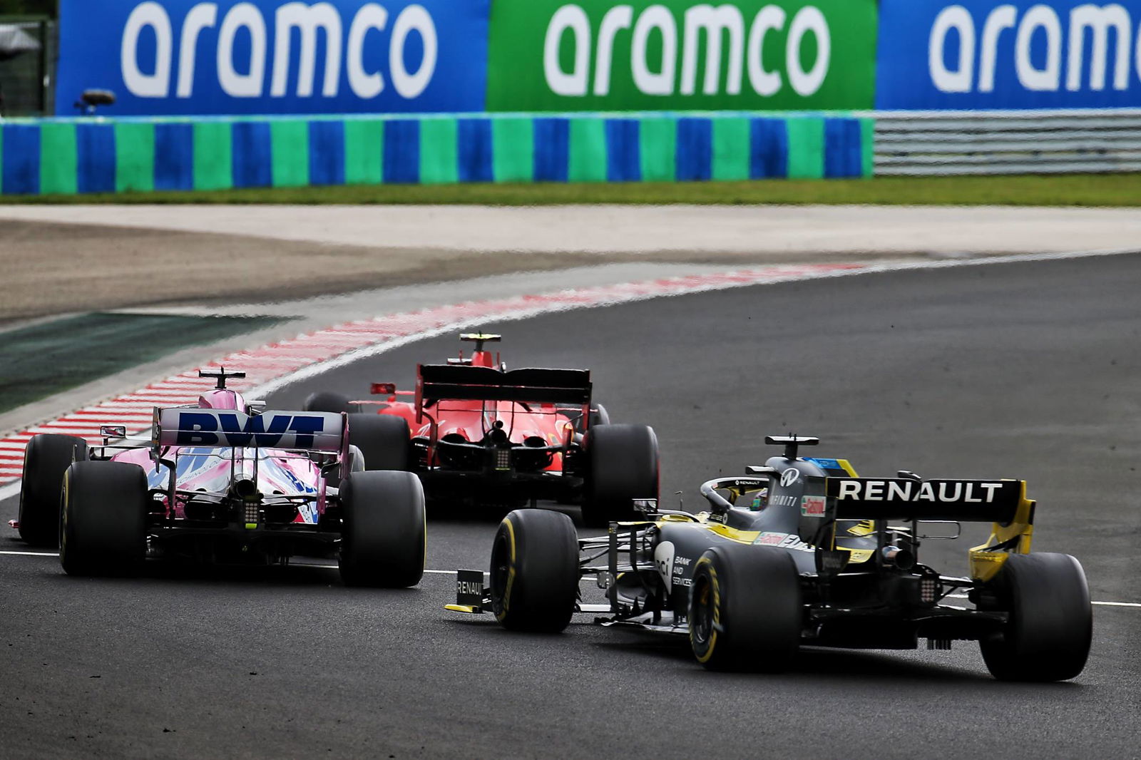 Ricciardo: Renault lebih cepat dari Ferrari