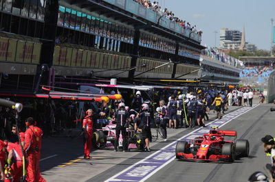 Hamilton mengalahkan Verstappen untuk memimpin FP2 Australia