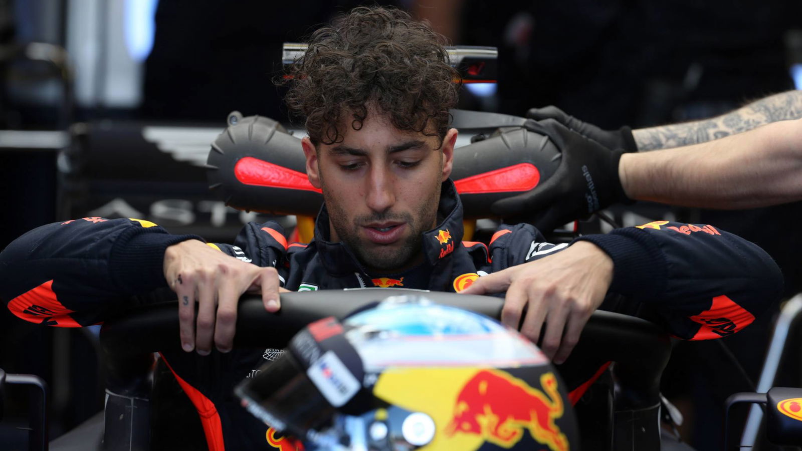 Ricciardo “likely” to suffer engine penalties in 2018