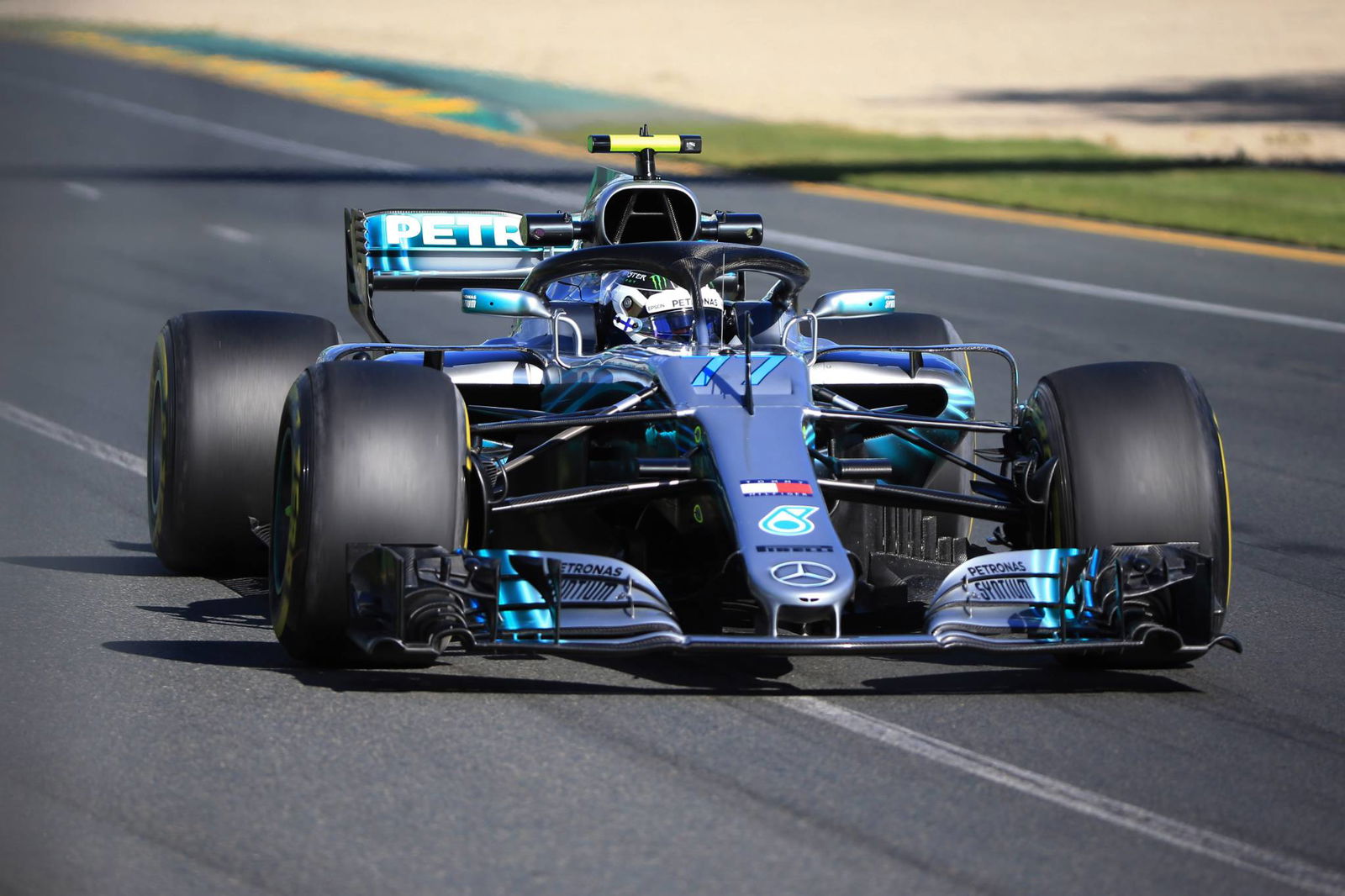 Siapa yang memenangkan perang pengembangan F1 awal?