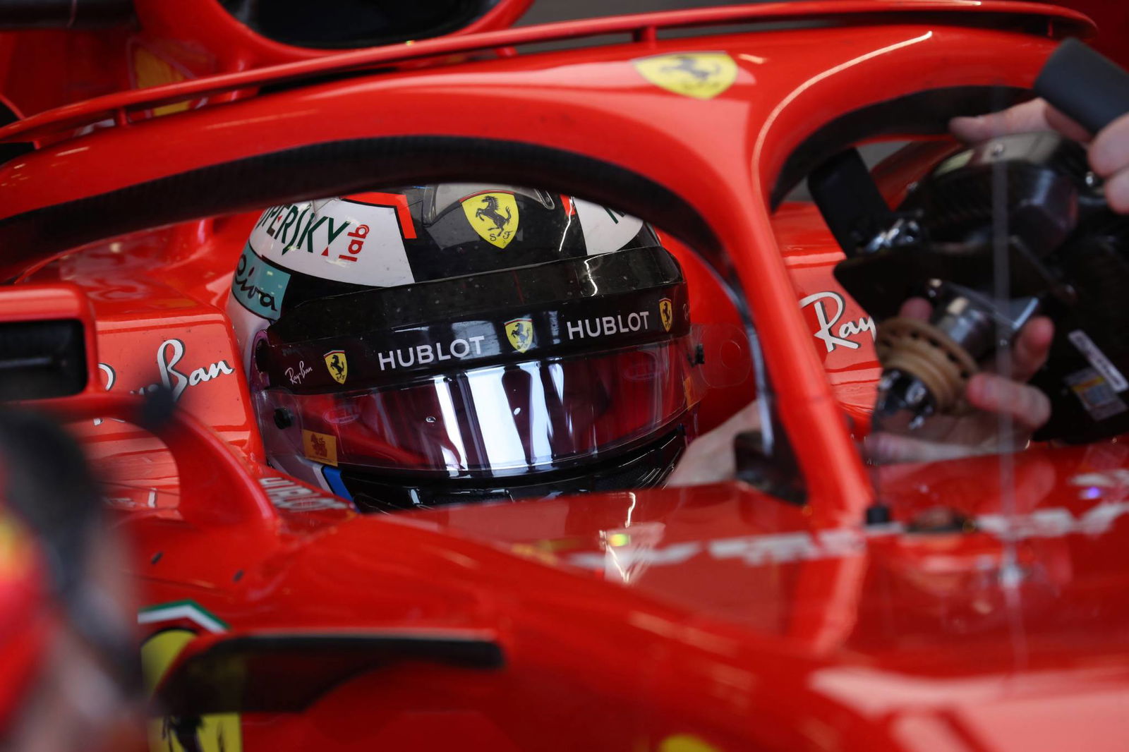 Raikkonen fastest in Bahrain FP2 before late stoppage