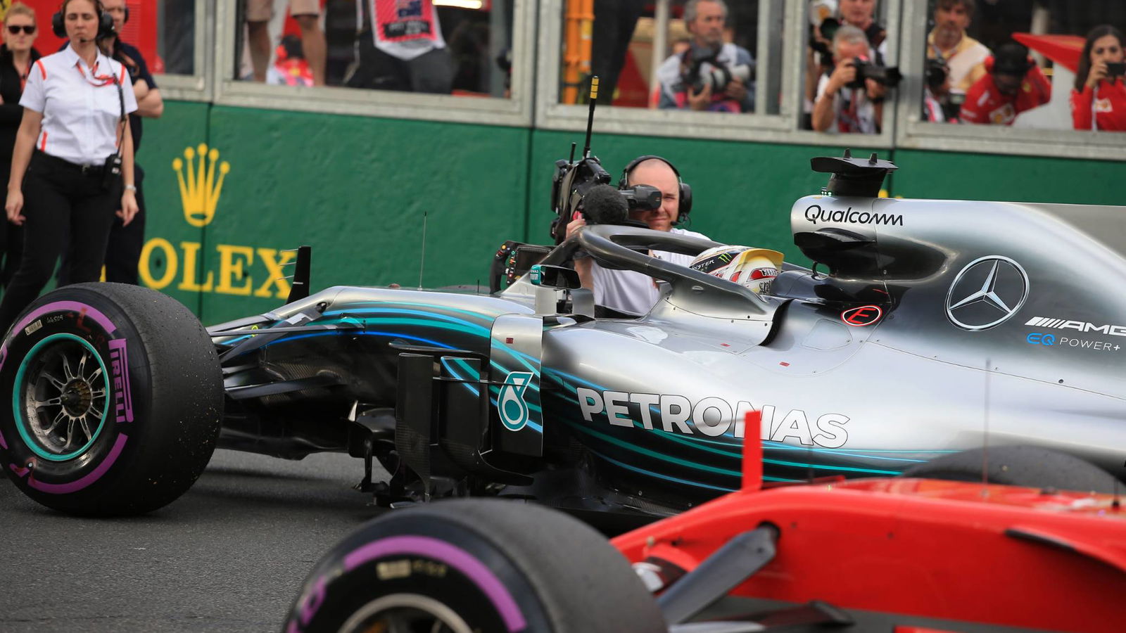 Siapa yang memenangkan perang pengembangan F1 awal?