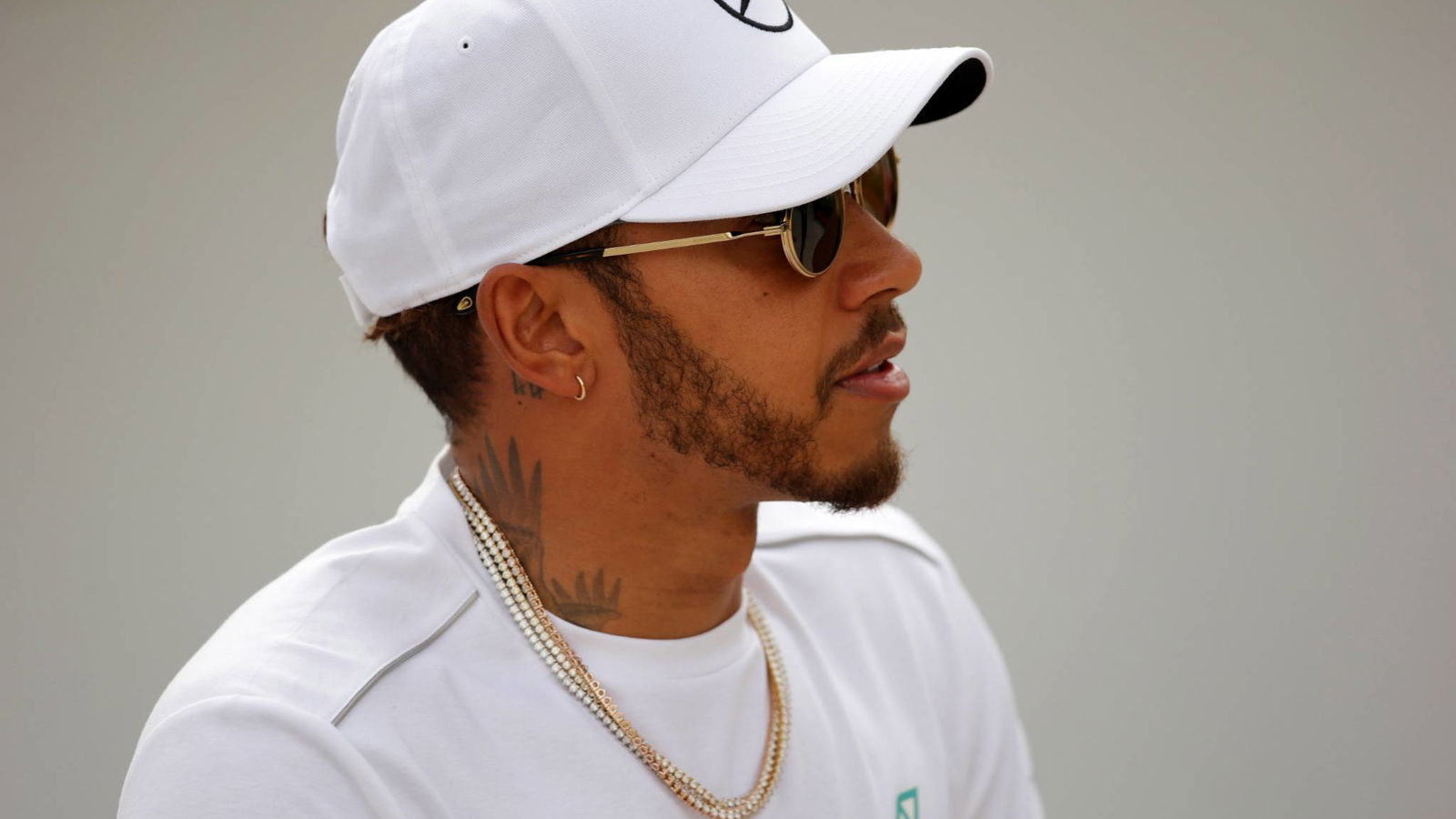Hamilton membantah Mercedes Vettel, panggilan kesenjangan Ferrari