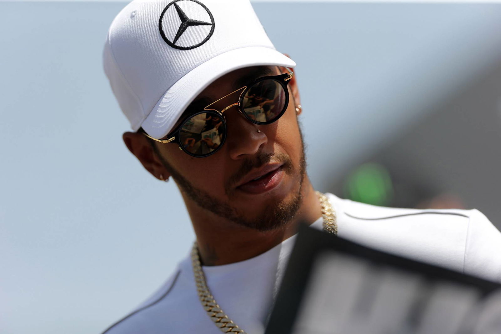 Apa yang terjadi dengan sayap belakang knalpot F1 yang ditiup?