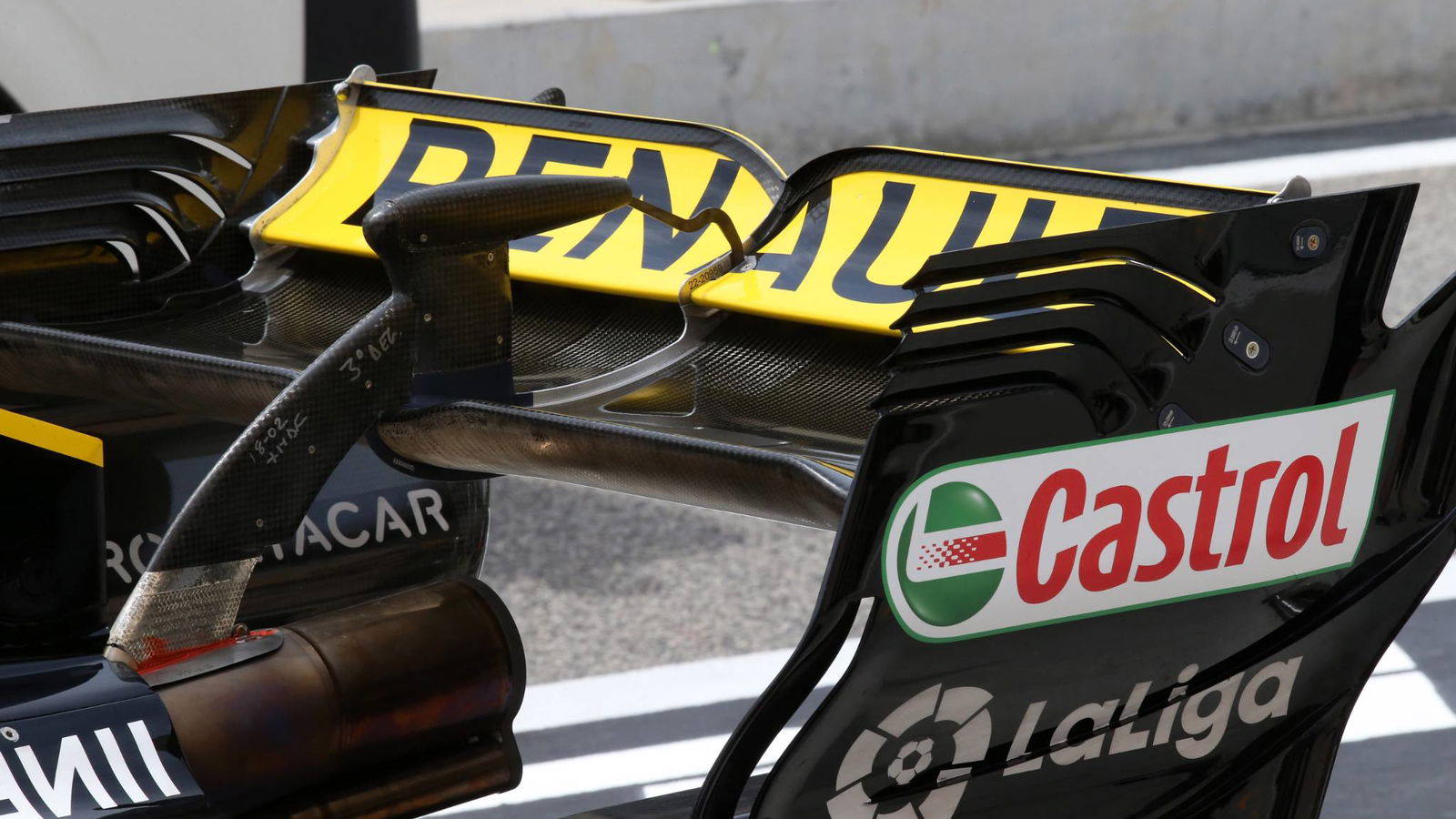 Apa yang terjadi dengan sayap belakang knalpot F1 yang ditiup?