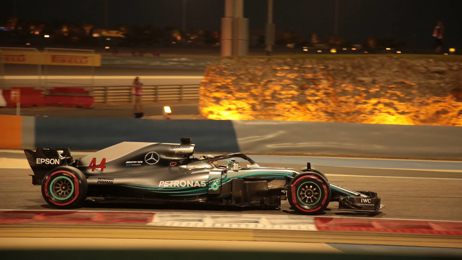 Hamilton menjelaskan masalah kecepatan Mercedes