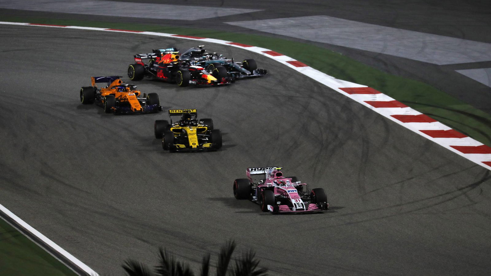 Ricciardo: Verstappen terlalu serakah dalam menyalip Hamilton