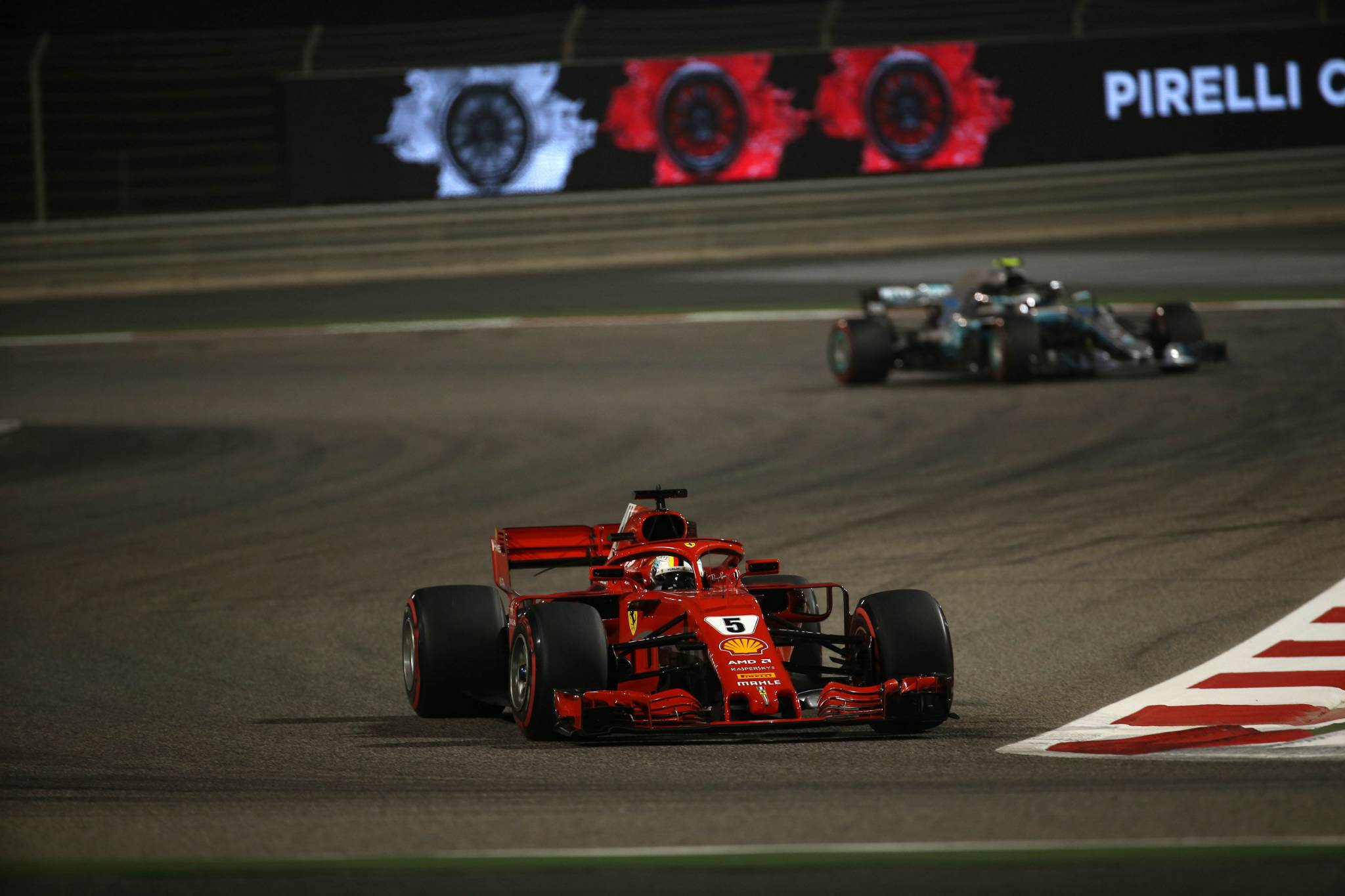 08.04.2018 - Race, Sebastian Vettel (GER) Scuderia Ferrari SF71H and Valtteri Bottas (FIN) Mercedes AMG F1 W09 